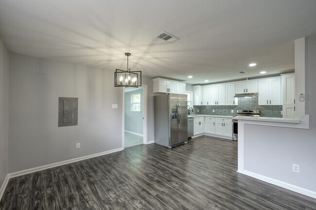 Building Photo - 513 Barkley St