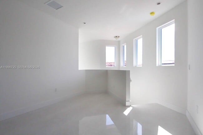 Building Photo - 15631 SW 11th Terrace