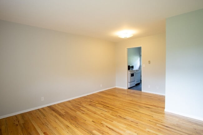 Building Photo - WINTER SPECIAL!! Mid-Century 2bdr with Patio Near OHSU Ready Now!