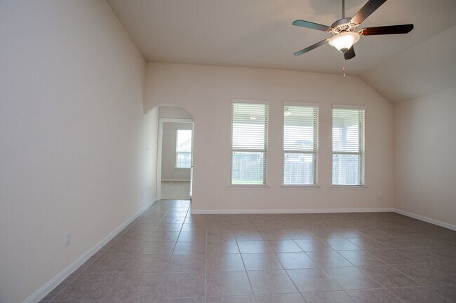 Building Photo - Beautiful One Level 3 BR / 2 BA Home for R...