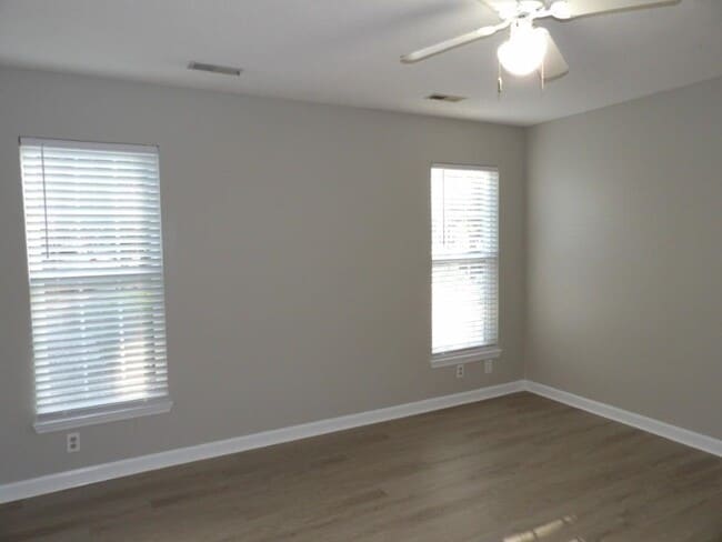 Building Photo - 4363 Spa Dr