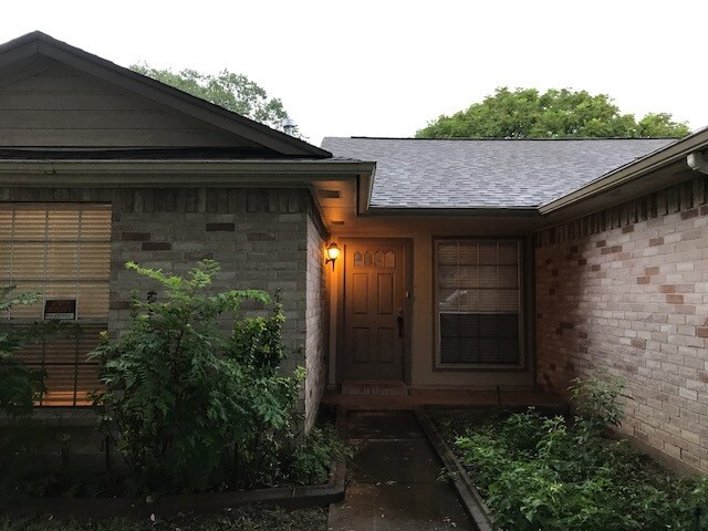 Building Photo - 15422 Wildwood Lake Dr