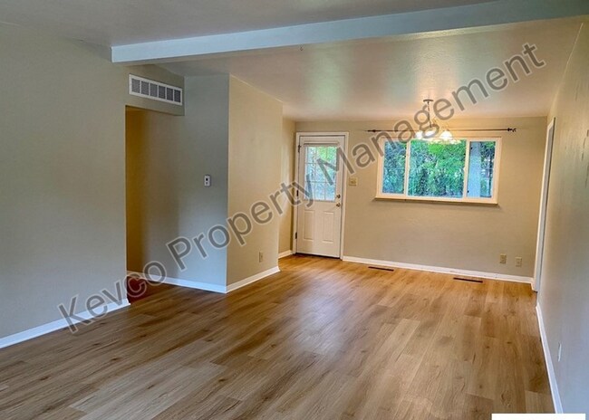 Building Photo - Cute House 1 block from CSU!
