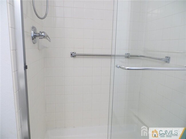 Building Photo - 631 Madison Dr