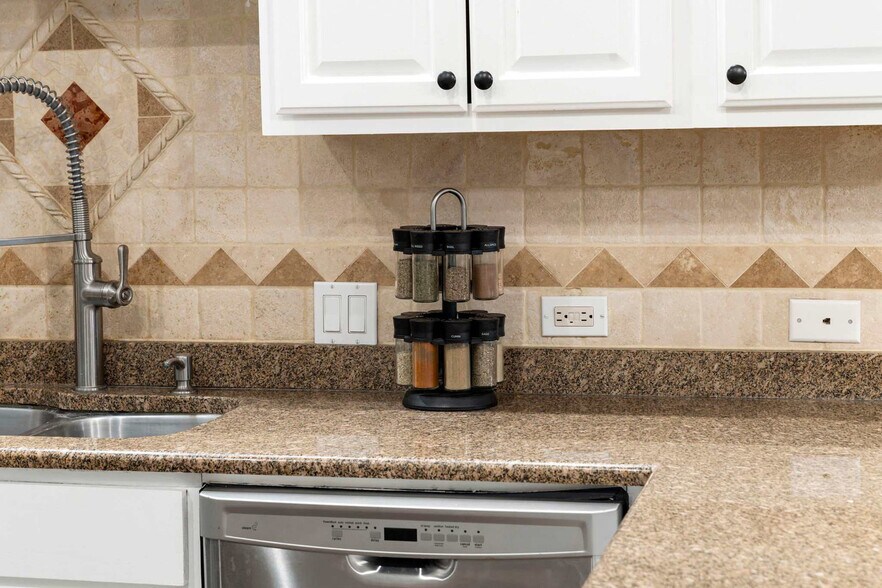 Building Photo - 1909 S Michigan Ave