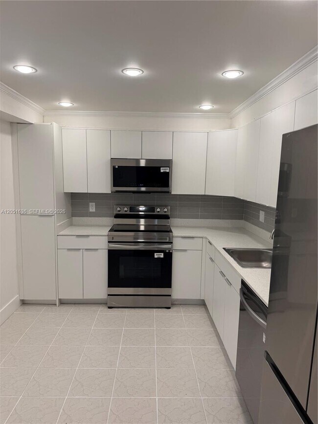 Building Photo - 4007 N Cypress Dr