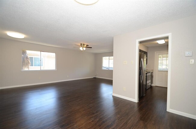 Building Photo - 5650 Birchmont Dr