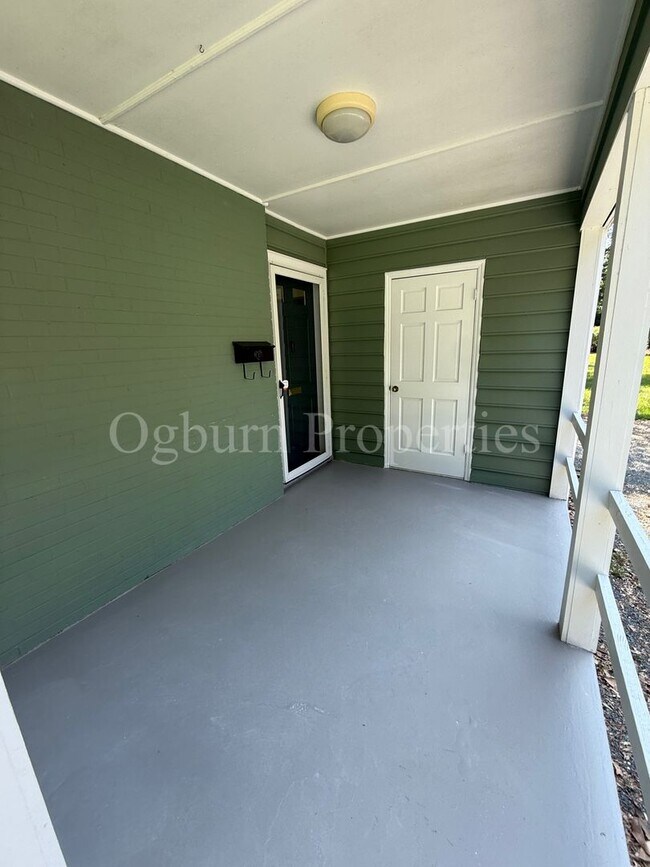 Building Photo - 144 Lawndale Dr