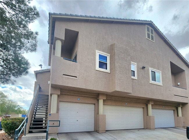 Primary Photo - 2053 Quartz Cliff St