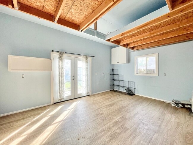 Building Photo - 4941 10th Ave