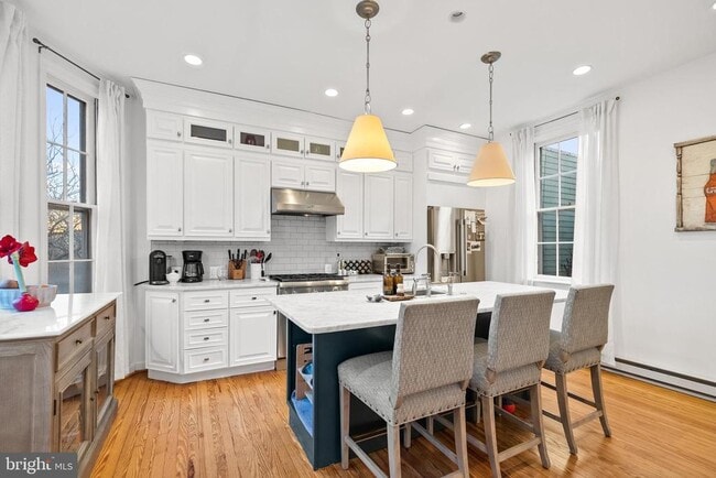 Building Photo - 400 S Lee St