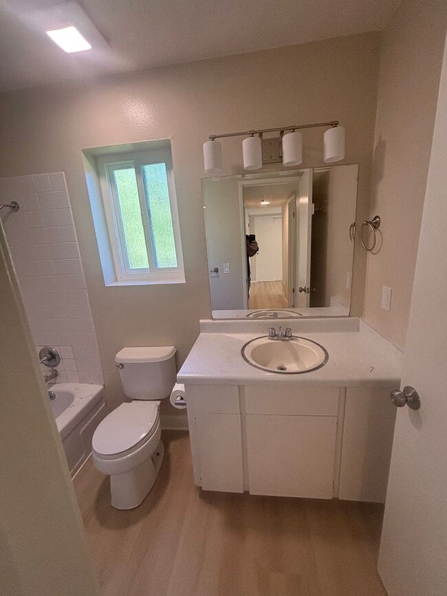 Building Photo - 2510 Yulupa Ave