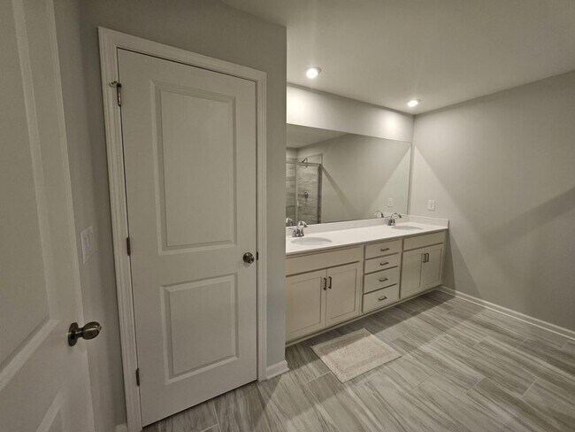 Building Photo - 1290 Jordan Brook Dr