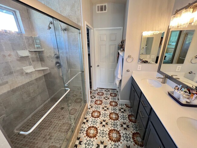 Building Photo - Wonderfully Updated 3 Bed 2.5 Bath Foothil...