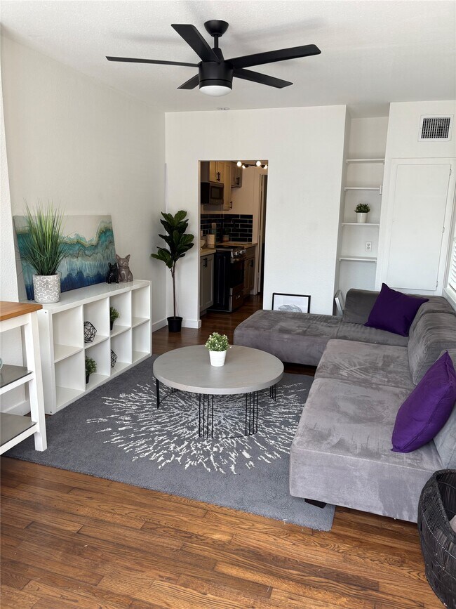 Building Photo - 415 Fairview St