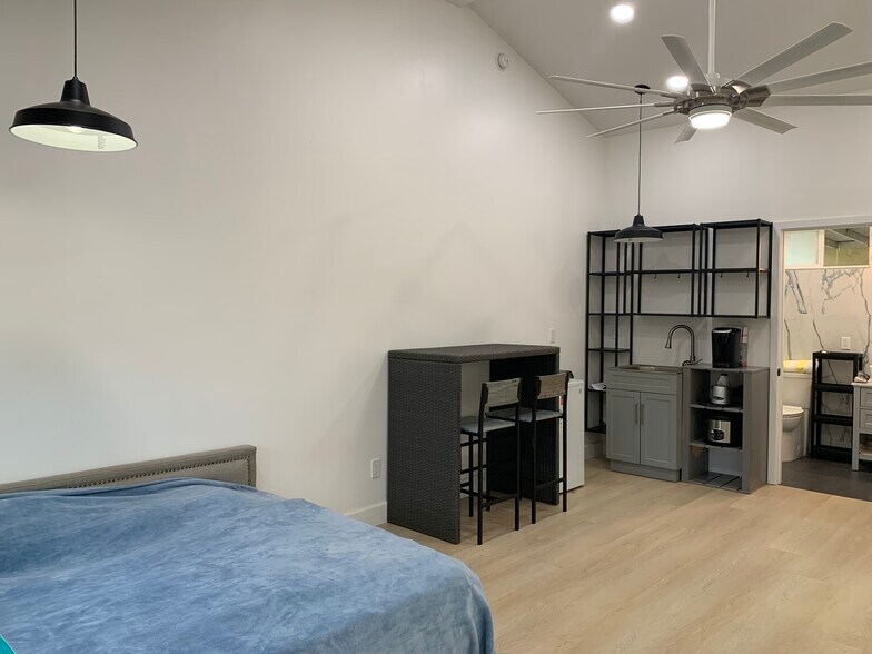 Building Photo - 17351 Bullock St