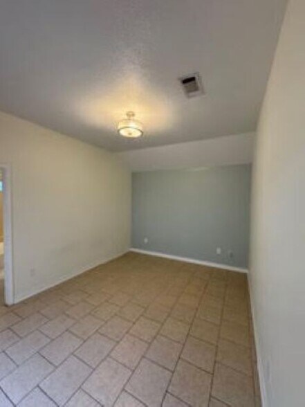 Primary - 10713 Plummer Cir