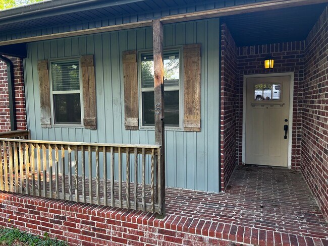 Building Photo - Private Treehouse Views - 3 Bed 2 Bath Home on Cul de sac in Bella Vista!