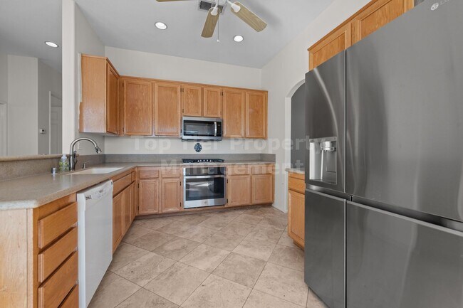 Building Photo - Beautiful 4 bed, 3 bath, 2,726 sqft House in Peaceful San Marcos Neighborhood - Available NOW