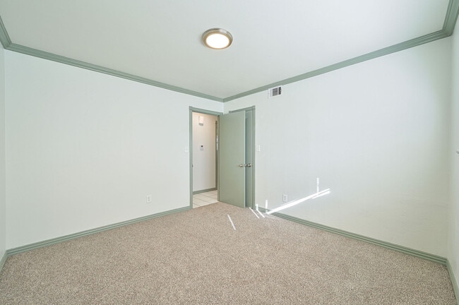 Building Photo - 3116 NW 63rd St