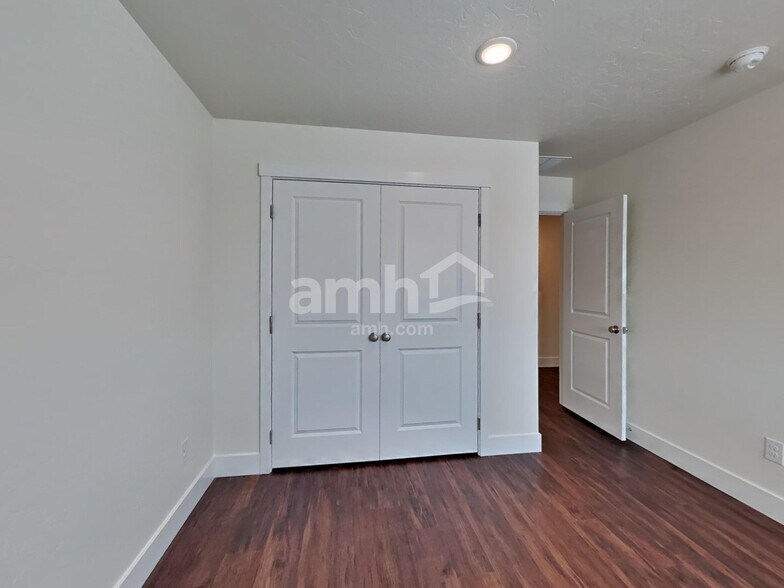 Building Photo - 1453 N Alderleaf Rd