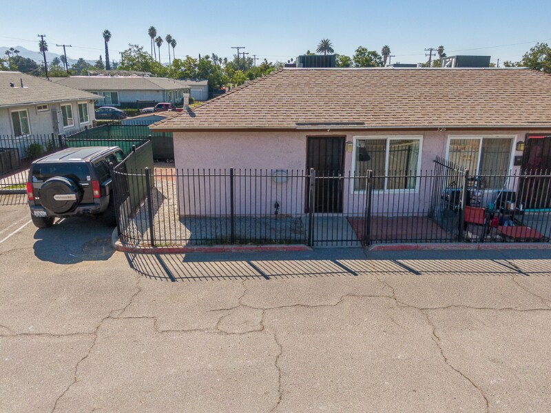 Building Photo - 526 Greystone Ln