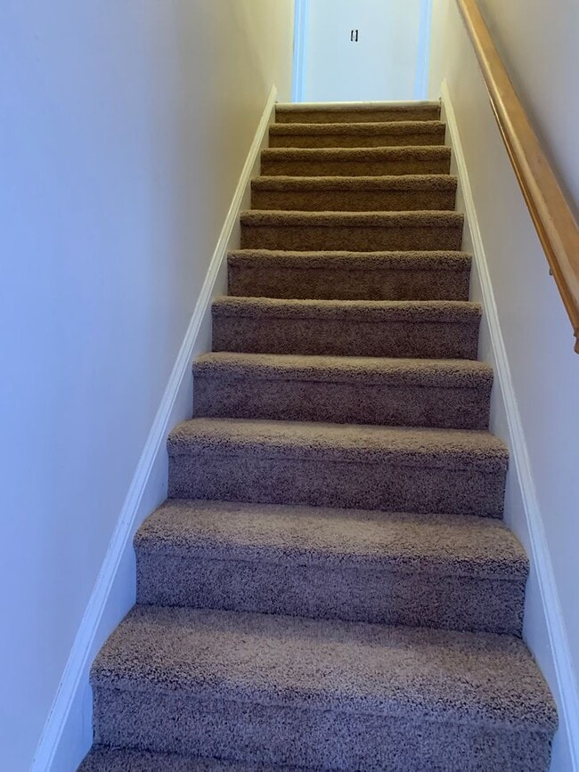 Building Photo - PET FRIENDLY-3 BEDROOM WITH DOWNSTAIRS PRIMARY SUITE- 717 St.Catherines~3 brm 2.5 bath~wood burni...