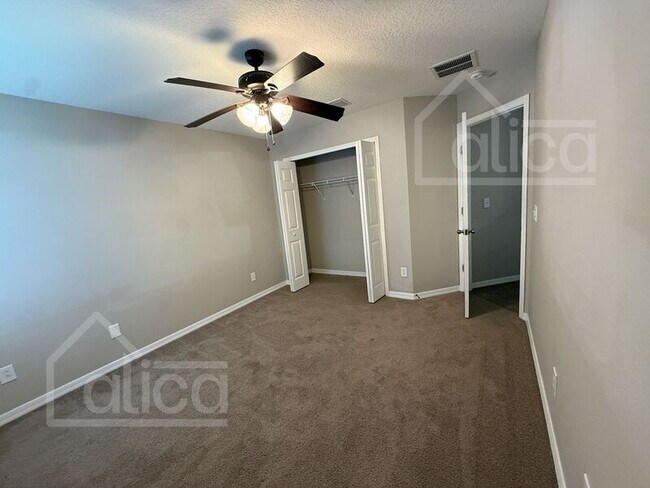 Building Photo - 109 Whispering Pines Way