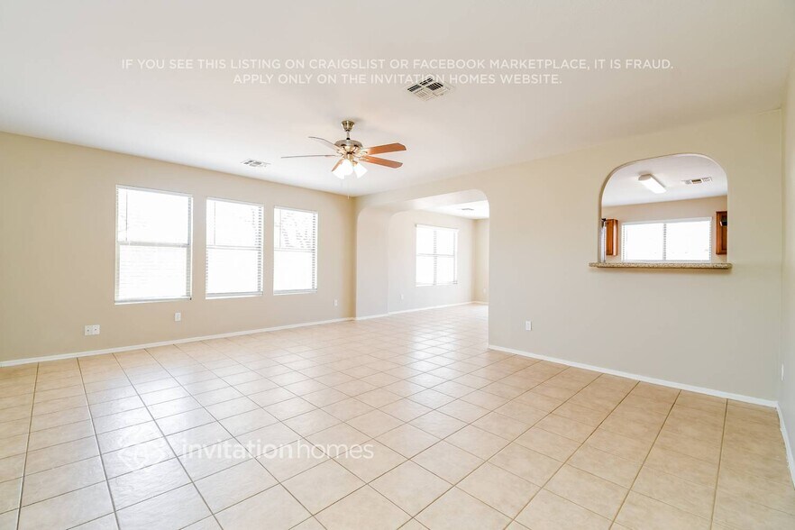 Building Photo - 10863 E Forge Cir