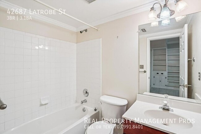 Building Photo - 42687 Latrobe St