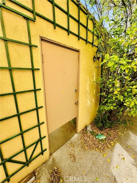 Building Photo - 6225 Coldwater Canyon Ave