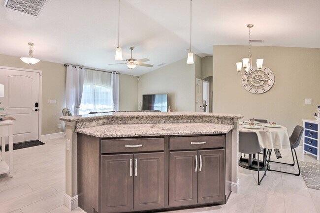 Building Photo - 2894 Maximo Rd