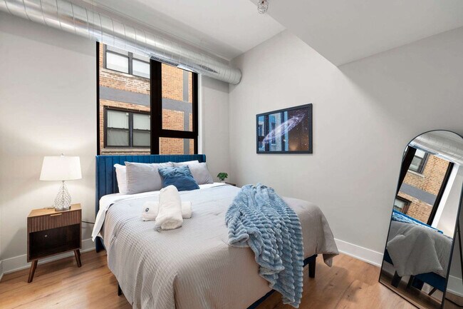 Building Photo - 6044 N Winthrop Ave