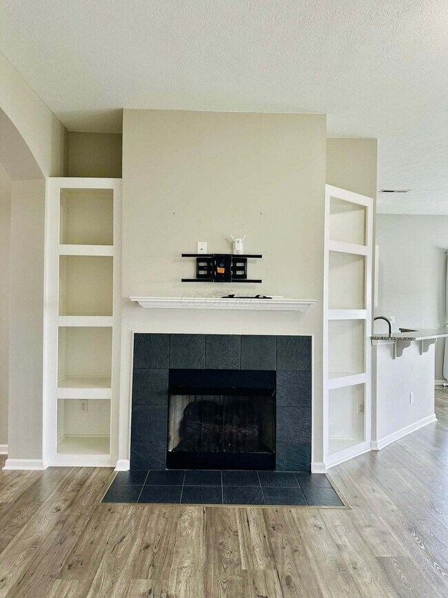 Building Photo - 3225 Rossmore Cir