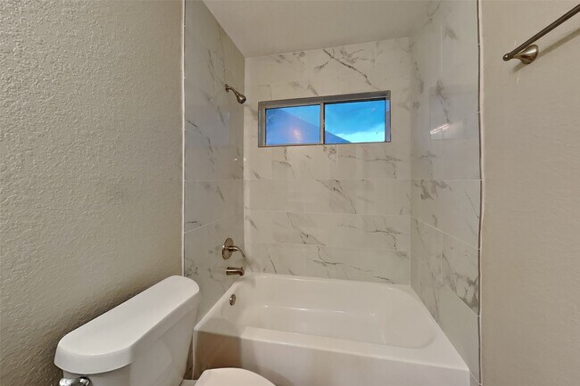 Building Photo - 26871 Castlecliff Ln