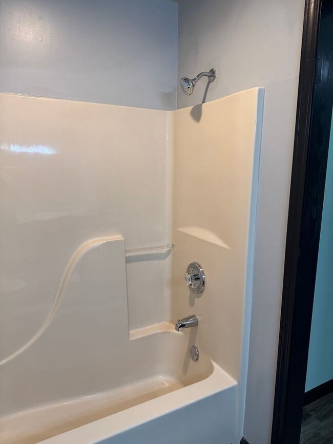 Building Photo - 3 Bedroom | 2 Bathroom | 2 Car garage | La...