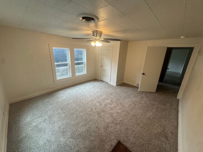 Building Photo - NEWLY RENOVATED - CHARMING 3/2 with STORAGE UNIT and COVERED PARKING
