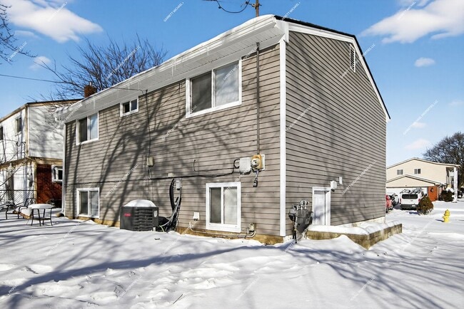 Building Photo - Fully Remodeled 4-Bedroom Home in Desirable Neighborhood in Pontiac for Rent!