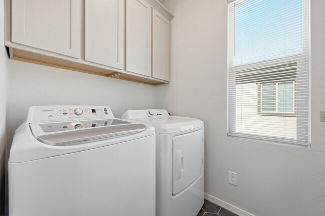 Building Photo - 997 S 150th Dr