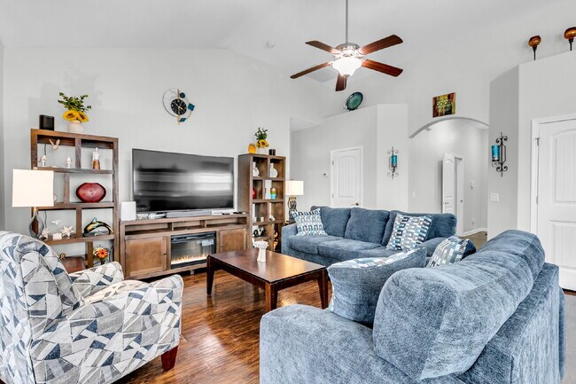 Building Photo - Cozy executive rental in Savannah highlands