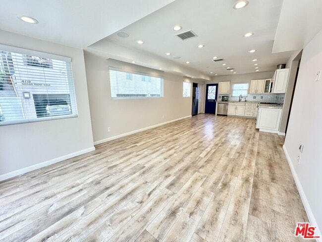 Building Photo - 15 Quarterdeck St