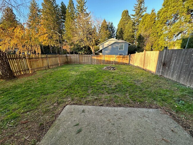 Building Photo - 804814-814 SE Cochran Dr