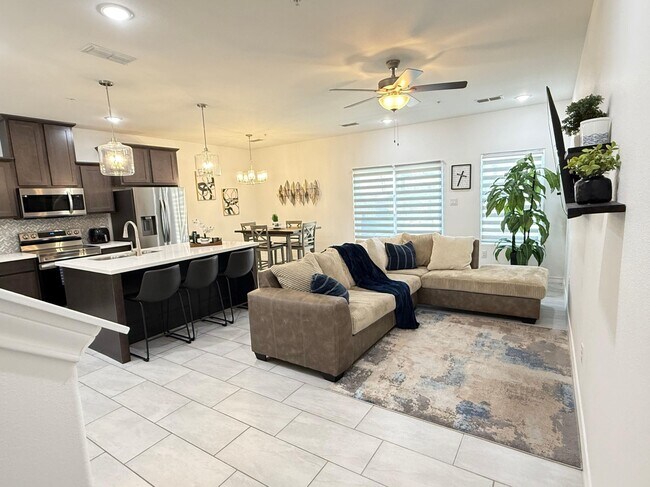 Building Photo - 9916 Kaspar Dr