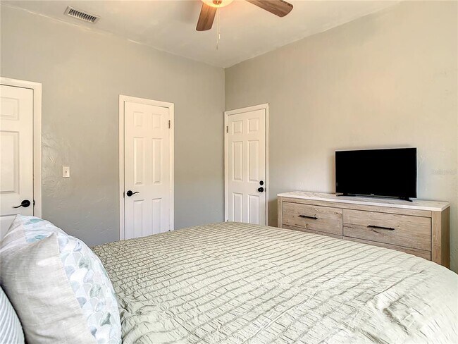 Building Photo - 2121 Dr M.L.K. Jr St N