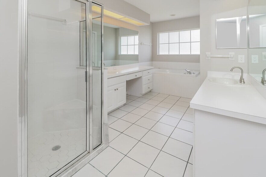 Building Photo - 3157 Oakpark Dr