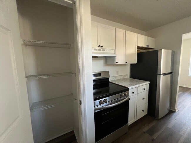 Building Photo - 677 W 5th Ave