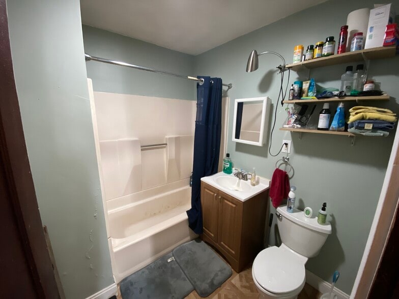 Building Photo - 221 Holland St