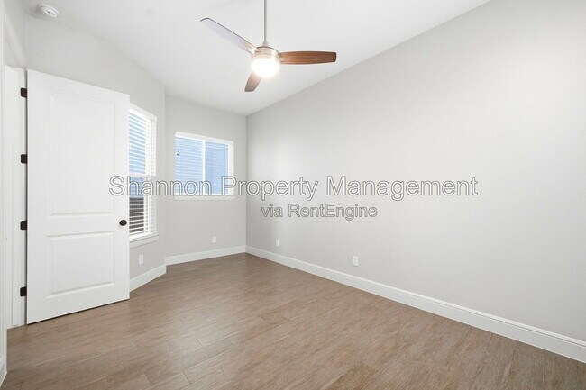 Building Photo - 1204 W 16th St