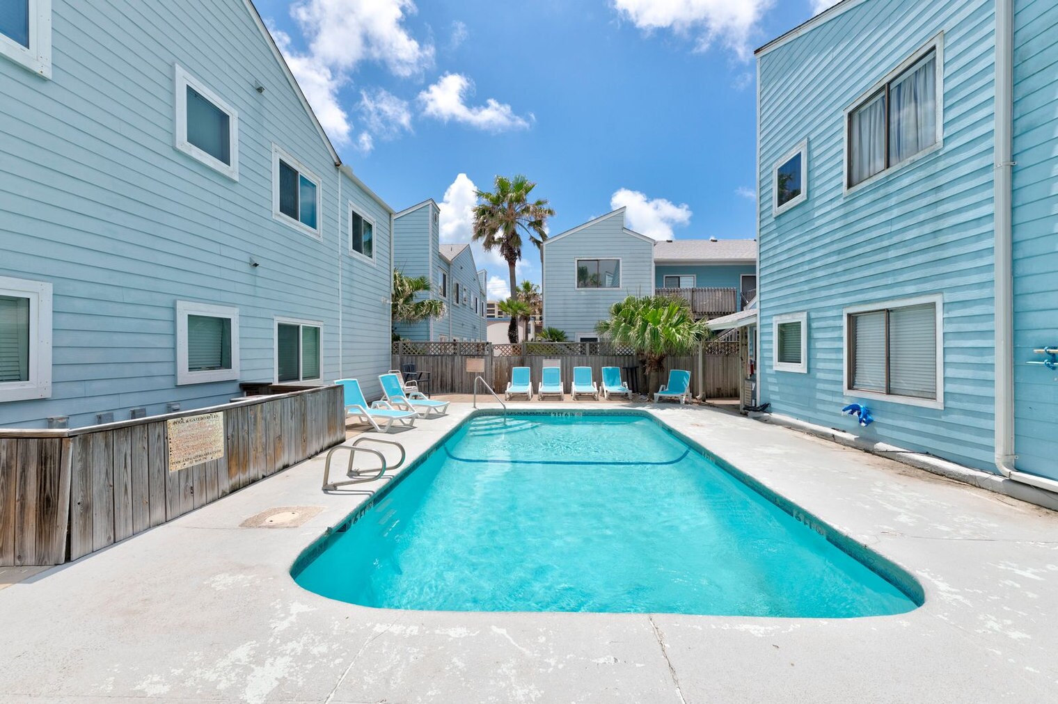 Building Photo - 15010 Leeward Dr