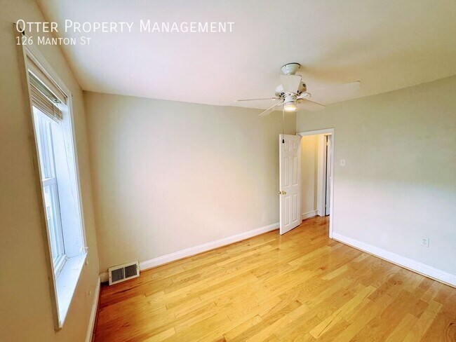 Building Photo - 126 Manton St